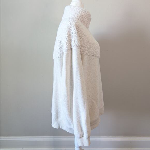 Aerie Cream Hometown Holiday Quarter Zip Pullover Sweatshirt Size Medium - Picture 3 of 8